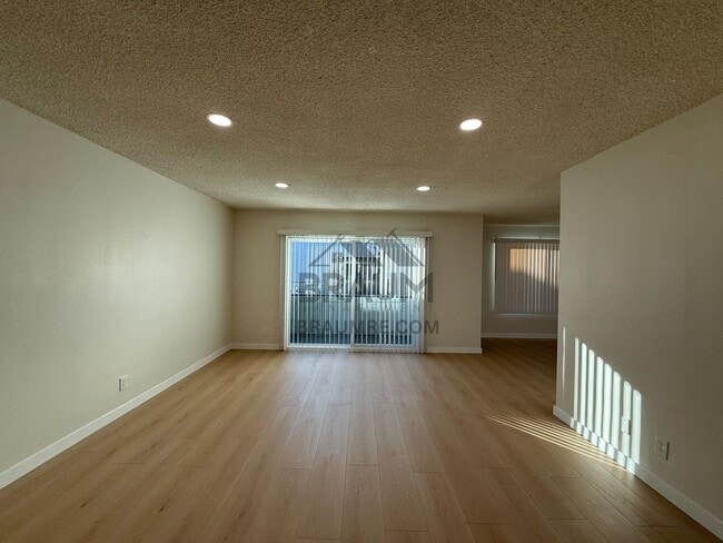 Building Photo - 6041 Whitsett Ave