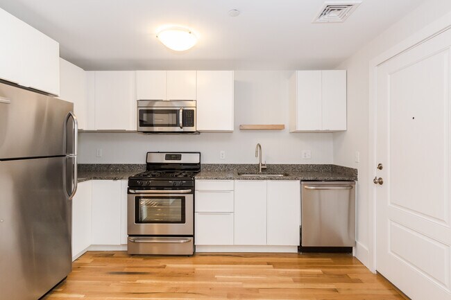Building Photo - 14 2nd St