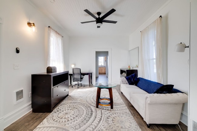 Building Photo - 414 S Holladay Dr