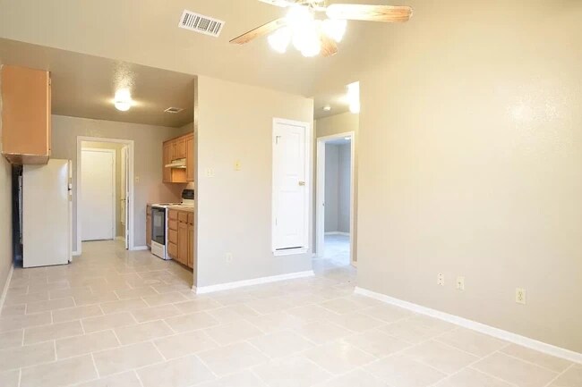 Building Photo - 1504 Benttree Dr