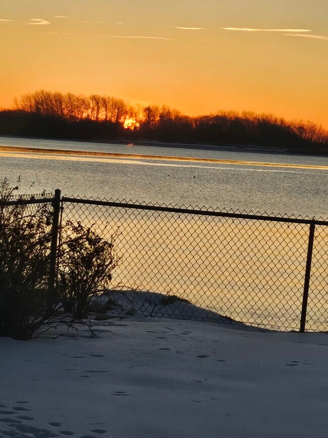 Foto del edificio - 24 Littlefield Ave