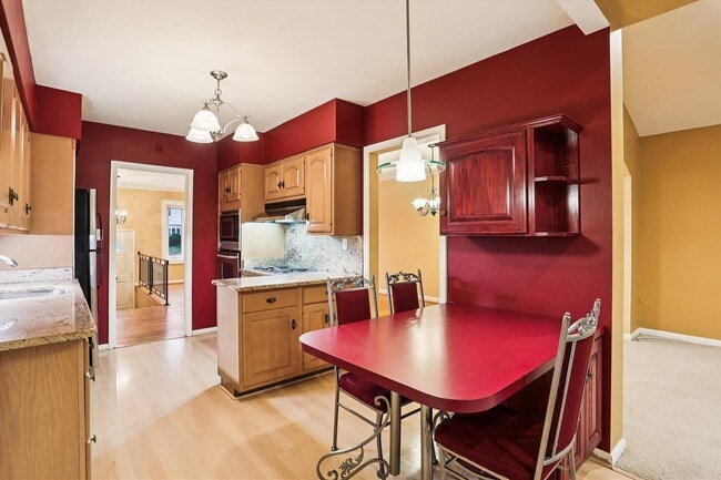 Building Photo - Wooded views in Silver Spring