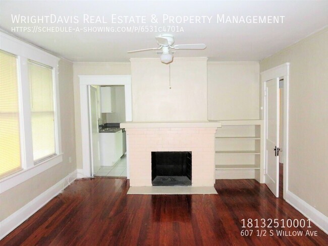 Building Photo - Charming Duplex in Hyde Park!