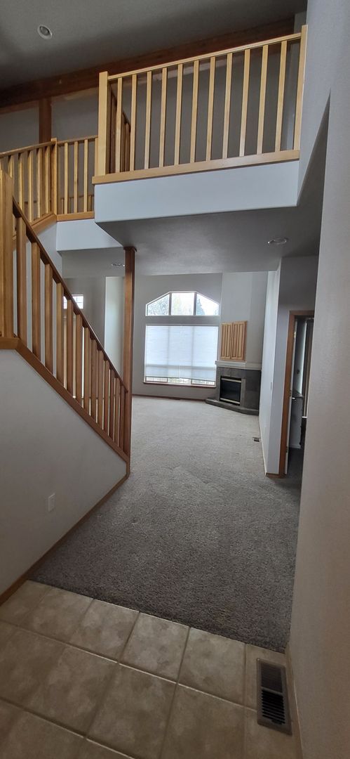 Building Photo - 4 Bed 3.5 Bath - Eagle Crest - Two Car Gar...