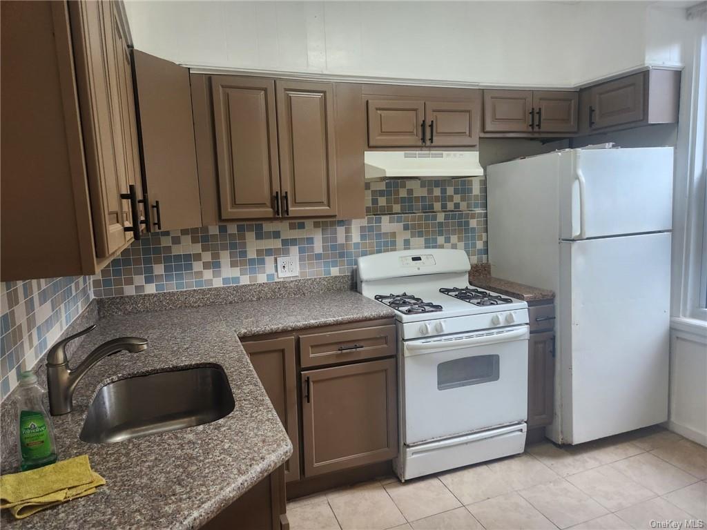Primary Photo - 50 Claremont Pl
