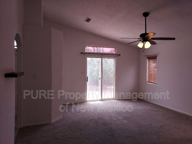 Foto del edificio - 5908 Taurus Ave NW