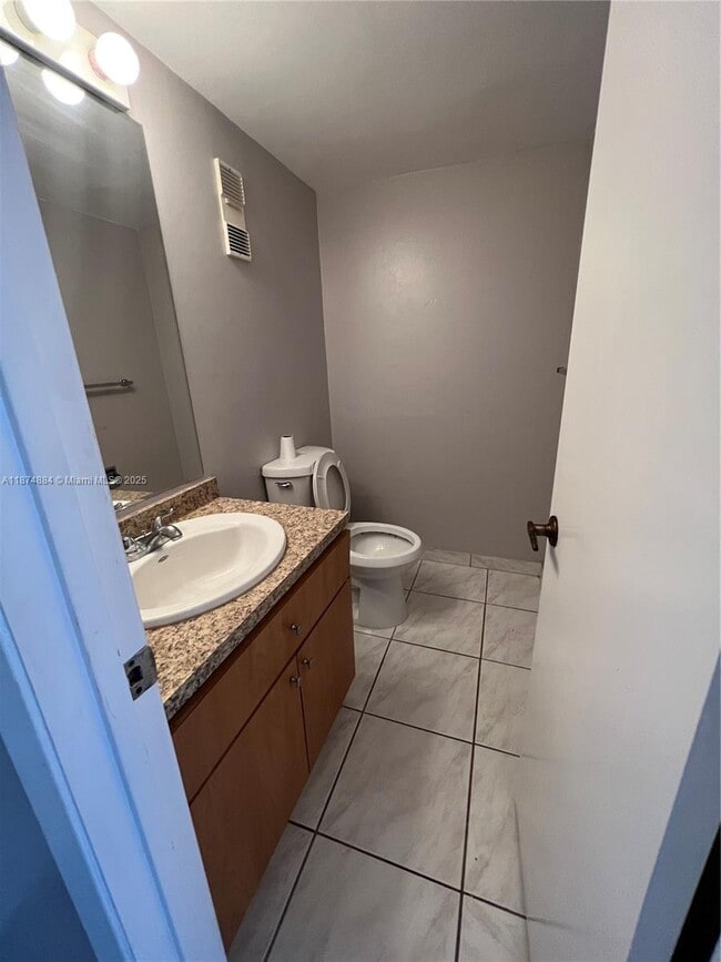 Foto del edificio - 5731 NW 37th St