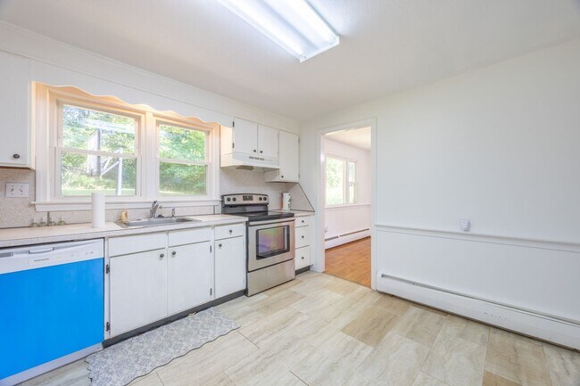 Foto del edificio - 5 Bedroom Split Level Single Family