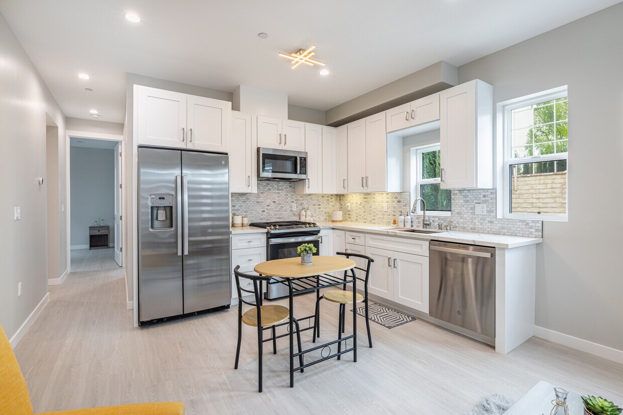 Foto principal - 22822 Leonora Dr