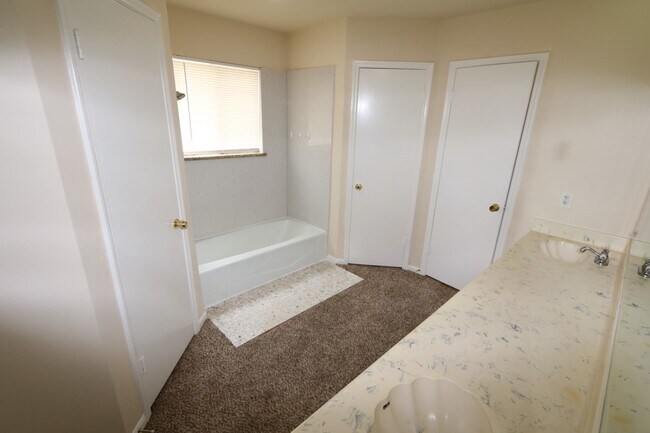 Foto del edificio - 13318 Rain Lily Ln