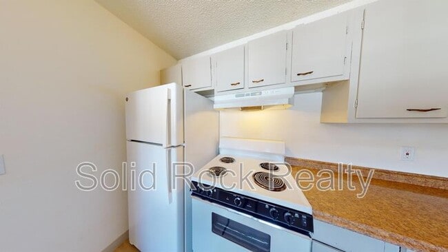 Building Photo - 1411 S Corona Ave