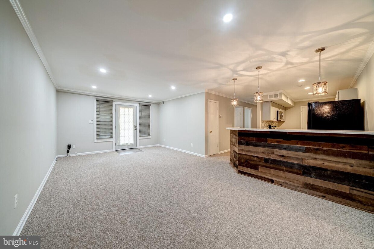 8318 Kingsgate Rd Unit 537, Springfield, VA 22152 Room for Rent in Springfield, VA