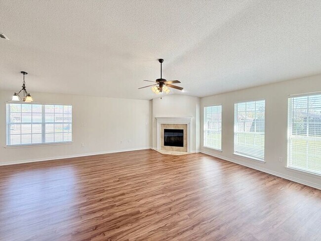 Building Photo - 5851 Chi Chi Cir