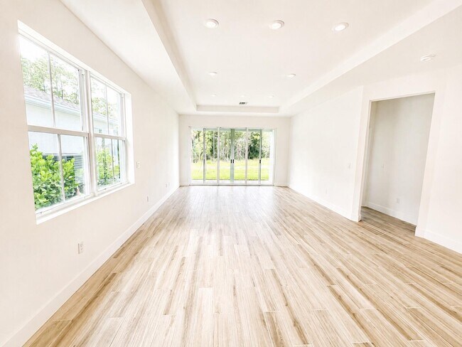 Building Photo - 10075 Dreamweaver Rd