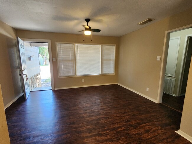 Building Photo - 776 Collingswood Dr