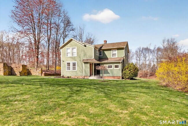 Foto del edificio - 329 Howd Rd