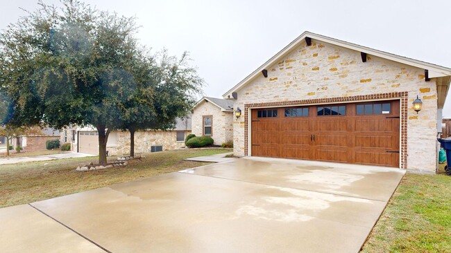 Building Photo - Gorgeous Spanish style home in Jarrell