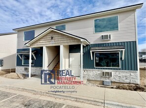 Building Photo - 5405 Park Lawn Dr