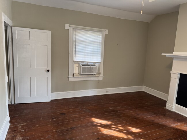 Living room - 116 Goldsborough St