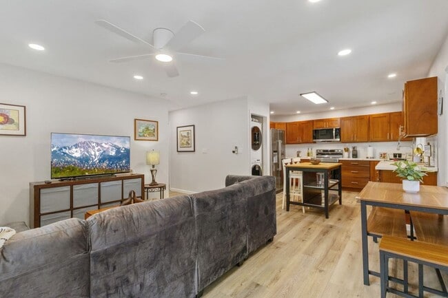 Photo - Heart of Ala Moana | W/D, AC, Free Parking House