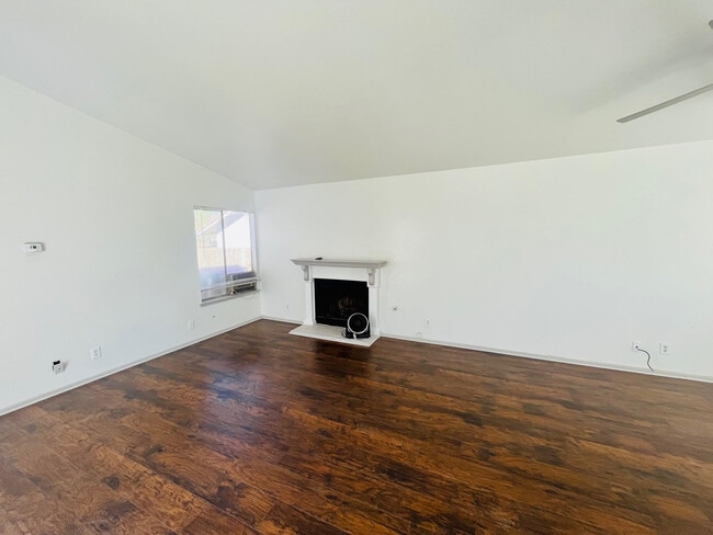 Foto del edificio - 42933 Guyman Ave