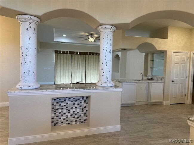 Foto del edificio - 5780 N Lena Dr