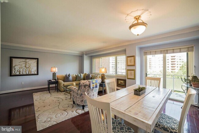 Foto del edificio - 4201 Cathedral Ave NW