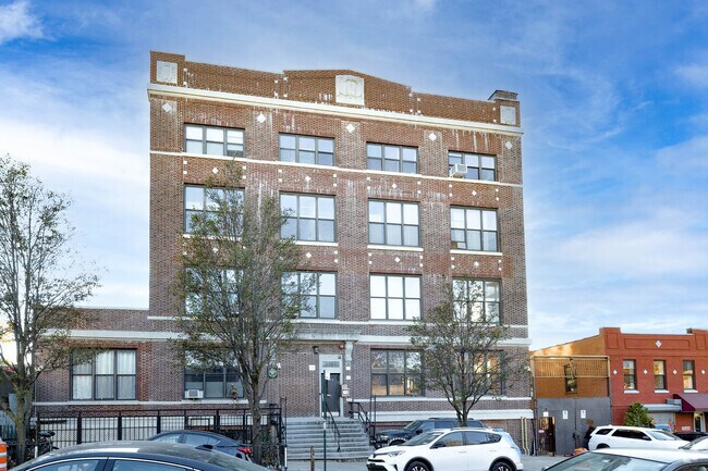 Building Photo - 220 25th St