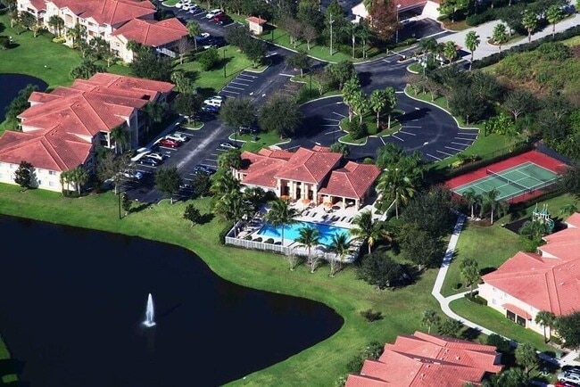 Building Photo - 141 SW Palm Dr
