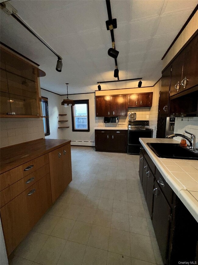 Foto del edificio - 460 S Bayview Ave