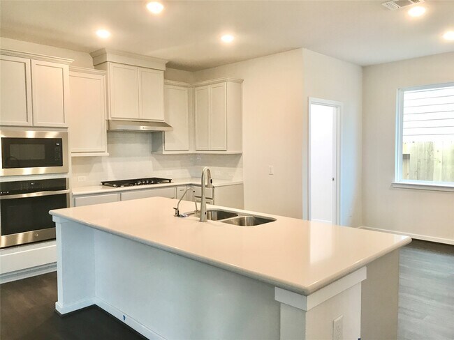 Foto del edificio - 7823 Skylark Heights Ln