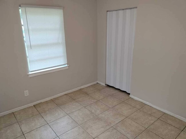 Bedroom 1 - 917 W Michigan Ave