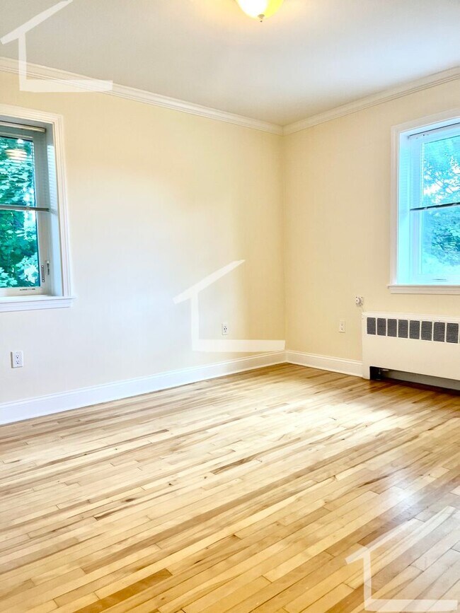 Building Photo - Beautiful Renovated 1 bed unit for 9/1/2025.