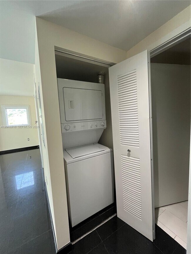 Foto del edificio - 2740 SW 28th Terrace