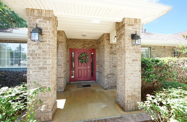 Building Photo - Silver Oaks Community