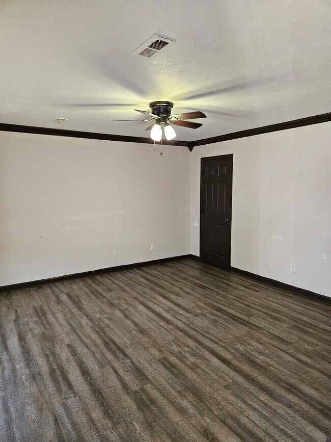 Foto del edificio - 5321 Whisperwood Ct