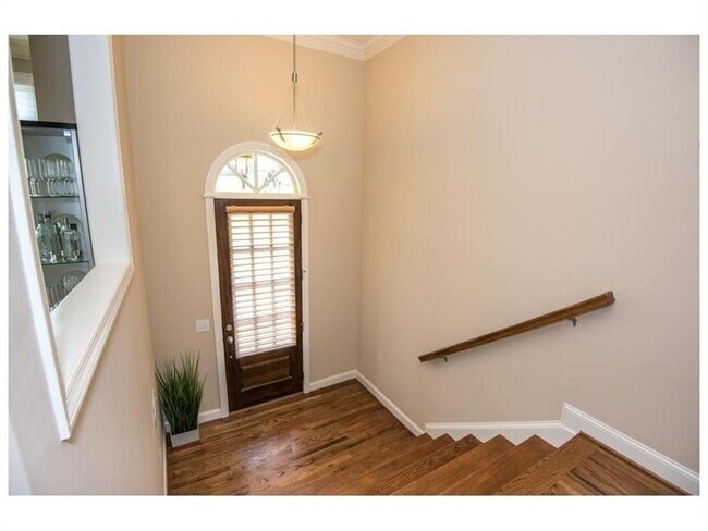 Foto del edificio - 3717 Manor Brook Ct N E