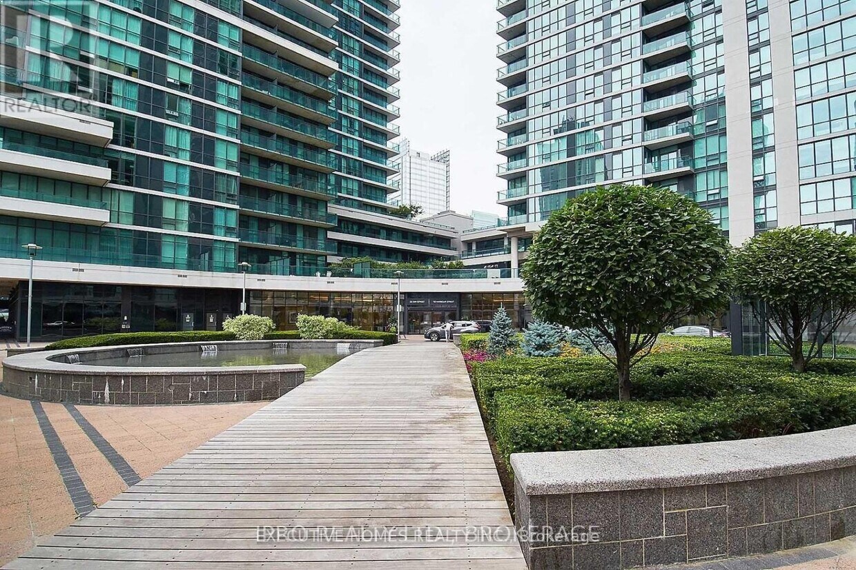 Primary Photo - 18-418 Harbour St