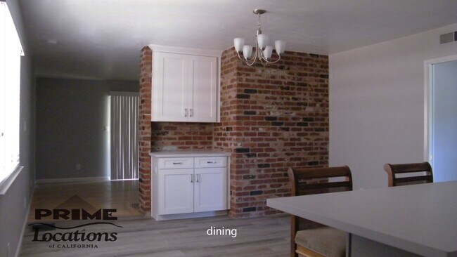 Foto del edificio - Remodeled  3 bedroom Rosemont home