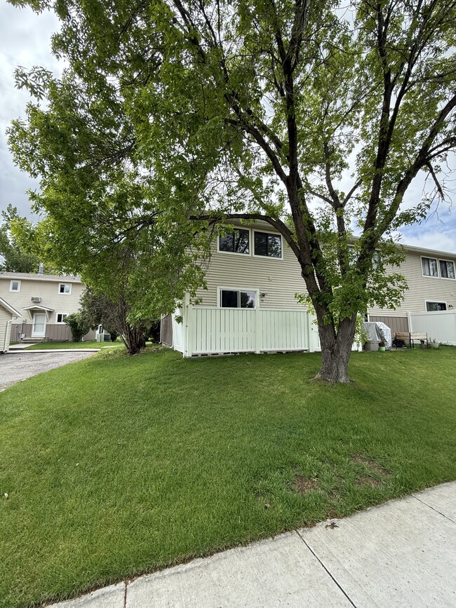 Foto del edificio - 3285 Canyon Dr
