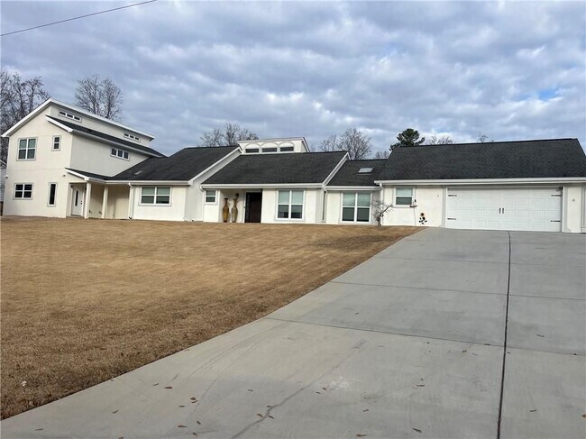 Building Photo - 4500 Kings Lake Dr