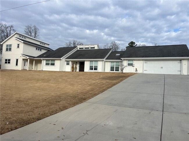 Foto del edificio - 4500 Kings Lake Dr