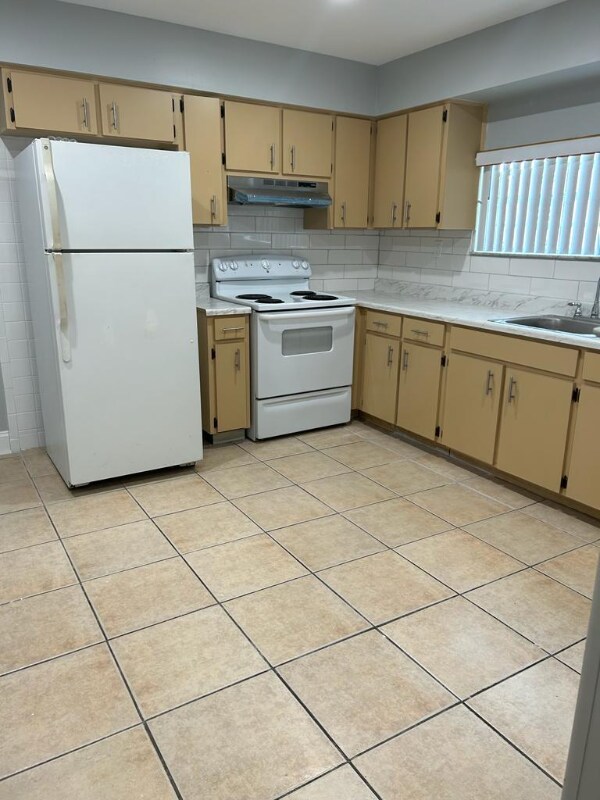 Building Photo - 2945 W Cherry St