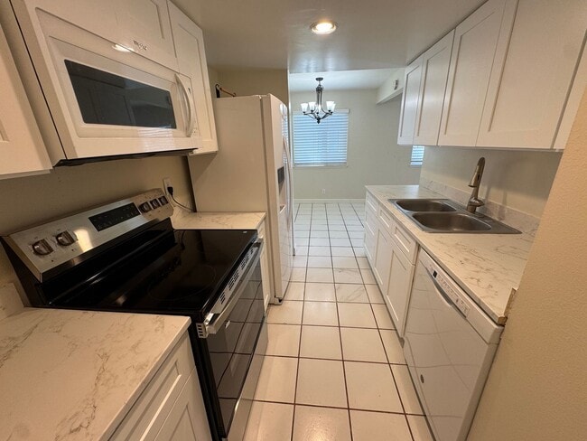 Building Photo - Relaxed Living in the Heart of Newbury Park