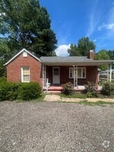 Building Photo - 594 Elm St