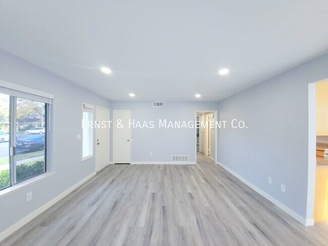 Foto del edificio - Lovely 2 Bedroom 1 Bath Condo in Cerritos !