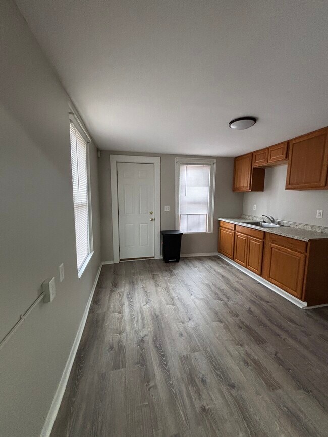 Building Photo - 18 Seminary Ave