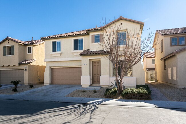 Foto del edificio - Amazing 2 story home w/spacious 4 bedrooms...