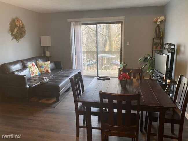 Foto del edificio - 4 br, 2.5 bath Townhome - 520 E Graham Place