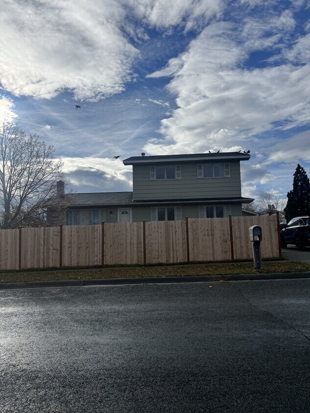 Foto principal - 911 Idlewilde Ct